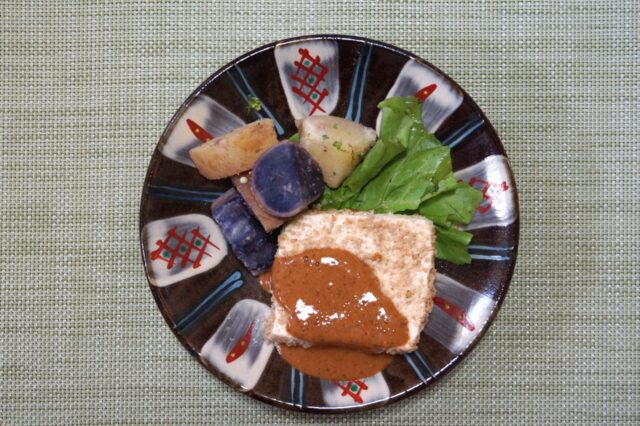 蒸し豆腐の胡麻マスタードソース