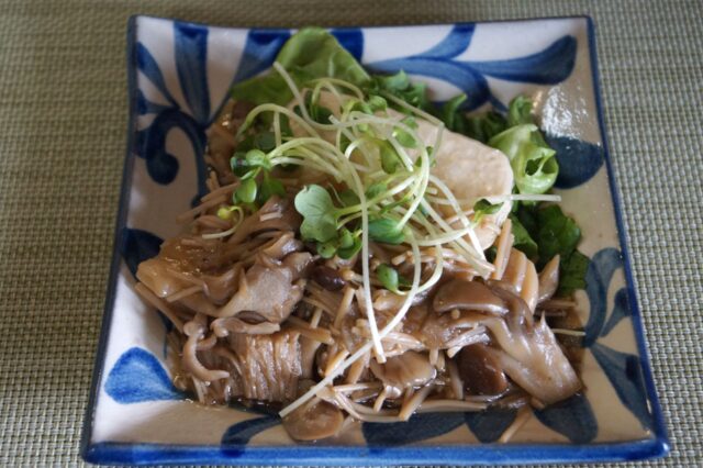 豆腐のきのこニンニク醤油ソース